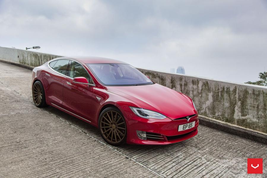  Tesla Model S 90D on Vossen Wheels (VFS-2) 2018 года  (UK) (фото 1 из 18)